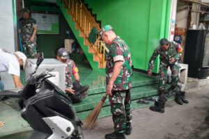 Kerja Bakti Koramil 05/Tanah Abang Dengan Warga, Bersihkan Tempat Ibadah