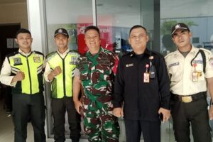 Jelang Ramadhan, Babinsa Serda Andi Chandra Intensifkan Serter Dengan Security Pasar Modern BSD