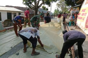 Sinergi Satgas TMMD Ke 120, Kodim 0510/Trs Dan Warga Bangun Jalan Vital Dua Desa