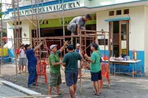 Kerja Bakti Pembangunan Gedung Serba Guna (GSG) di RW 012 Kelurahan Sawah