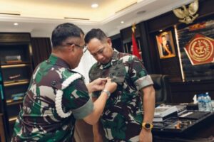 Panglima TNI Terima Pin Gajah Mada, Simbol Warga Kehormatan Puspomad