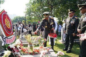 Pangdam Jaya Dampingi Panglima TNI Upacara Ziarah Nasional di TMPNU Kalibata