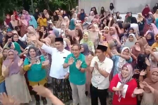 Gelombang Dukungan Warga Desa Cimanggu: Airin Untuk Masa Depan Cerah!
