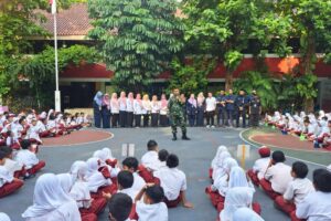 Babinsa Jagakarsa Berikan Sosialisasi Anti-Bullying di SDN Tanjung Barat 09