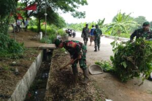 Kodim 0506/Tgr Gelar Pembersihan Antisipasi Banjir dan Wabah Penyakit di Karawaci