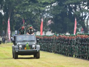 Parade pasukan TNI AD dalam peringatan Hari Juang TNI AD ke-79 di Lapangan Soedirman, Ambarawa.