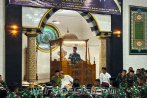 Isra Mi’raj di Yonif 201/JY: Momen Membangun Moral Prajurit Danyonif 201/JY Letkol Inf M. Alharidz Unus memberikan sambutan dalam peringatan Isra Mi’raj 1446 H.