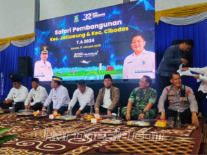 Mayor Kav Andi Budiman S.Sos (Danramil 06 Cibodas) bersama pejabat daerah saat menghadiri Safari Pembangunan HUT Kota Tangerang di GOR Jatiuwung.