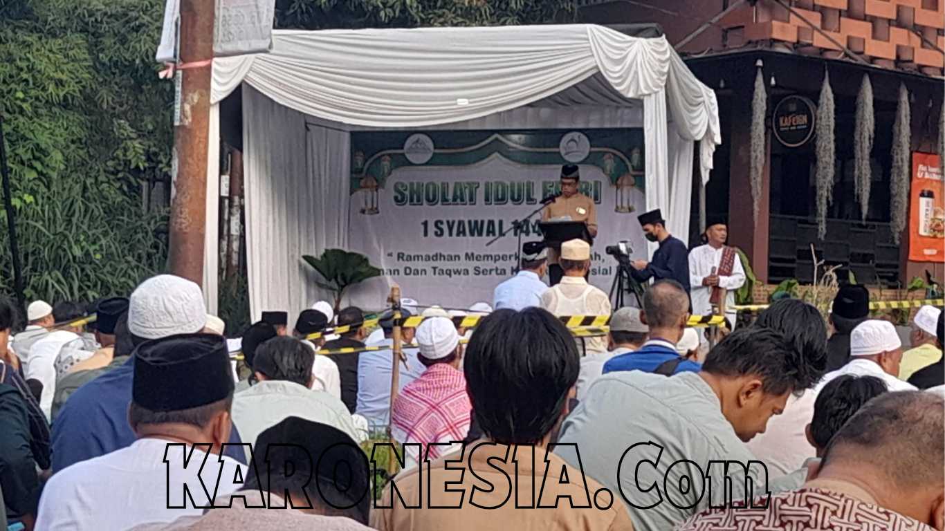 Warga Villa Dago Tol Khusyuk Laksanakan Sholat Idulfitri 1446 H di Sport Center