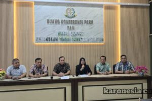 Kejati Sumsel Serahkan 5 Tersangka Korupsi ke Kejari