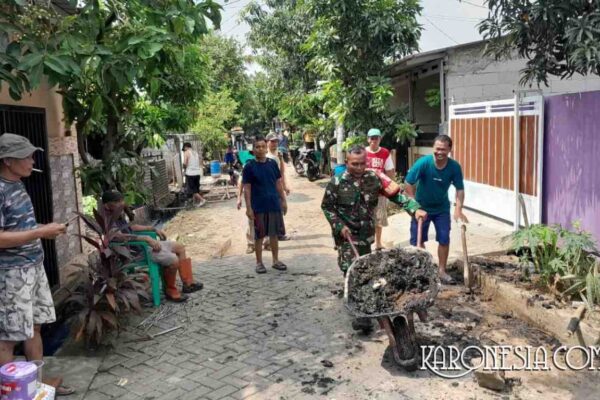Babinsa Mekarsari Ajak Warga Jaga Kebersihan Lingkungan