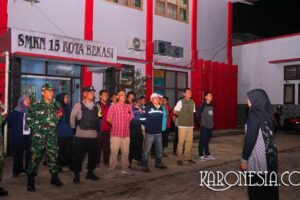 Babinsa Padurenan Kawal Patroli Jam Malam Pelajar di Bekasi