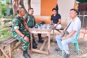 Babinsa Ciledug Jalin Komsos dengan Tokoh Masyarakat Parung Serab