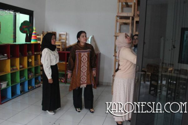 Ketua Persit Kodim 0506/Tangerang dampingi Ketum Persit PD Jaya tinjau TK Kartika X-14