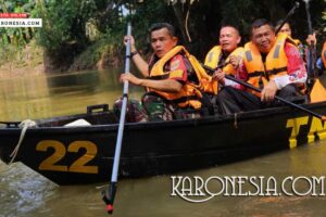 TNI dan Forkopimcam Arungi Cikeas, Cek Kebersihan Sungai
