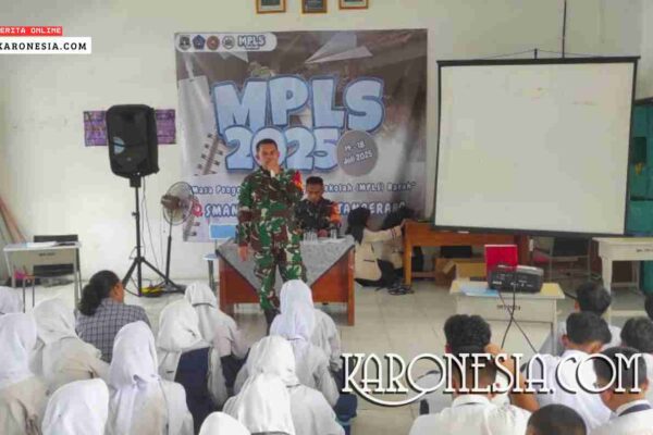 Serka Mardi Pendi Tanamkan Nasionalisme di MPLS SMAN 15