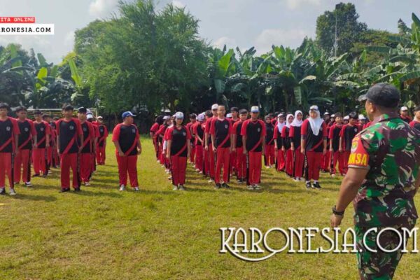 Babinsa Latih PBB Siswa SMP Wanus, Tanamkan Disiplin dan Cinta Tanah Air