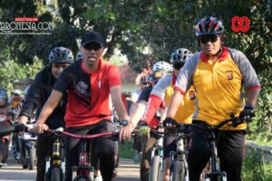 Dandim 0510 dan Kapolresta Gowes Santai Jaga Kekompakan