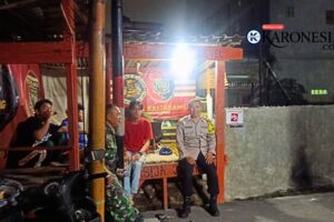 Babinsa Kaliabang Tengah Ajak Warga Tingkatkan Siskamling