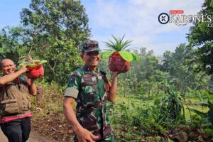 Babinsa Ubah Kejengkelan Jadi Gerakan: Jalan Kumuh di Bekasi Disulap Jadi Taman Bunga