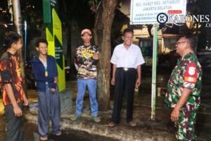 Babinsa Setiabudi dan Warga Perkuat Keamanan Lewat Ronda Malam