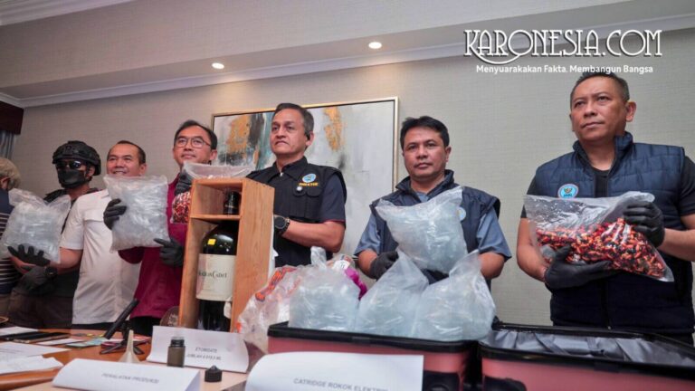 Petugas gabungan BNN dan Bea Cukai menunjukkan barang bukti hasil penggerebekan laboratorium narkotika vape klandestin, termasuk ribuan cartridge vape dan cairan etomidate.