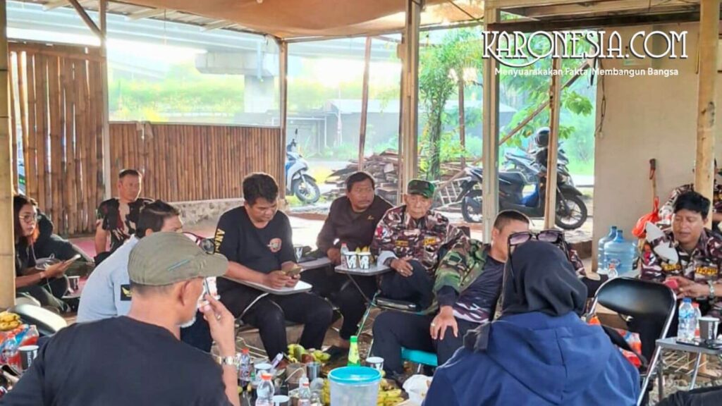 Suasana keakraban dalam rapat pengurus KB FKPPI Cab 2708 Tangerang Selatan.