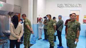 Pangdam Jaya didampingi Danrem 052/Wkr dan Dandim 0506 meninjau dapur gizi SPPG Tangerang Selatan