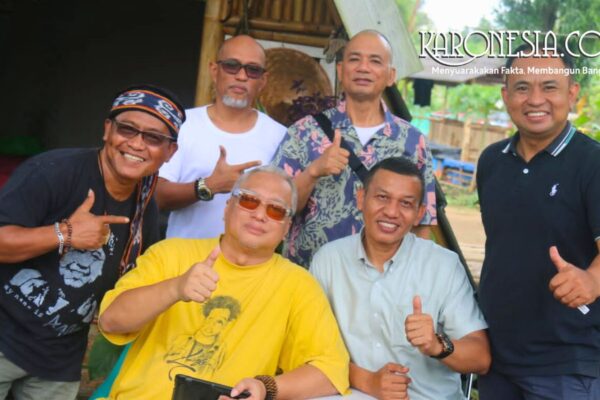 Dick Doank bersama pengurus Yayasan Historia Tangsel dalam acara Historia The Series Part 8 di Tangerang Selatan.