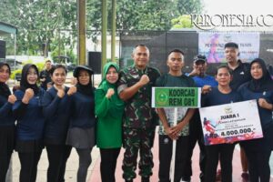 Danrem 081/DSJ bersama Tim Tenis Persit Koorcab Rem 081 merayakan gelar Juara I.