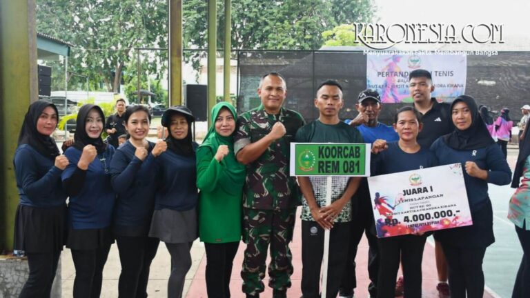 Danrem 081/DSJ bersama Tim Tenis Persit Koorcab Rem 081 merayakan gelar Juara I.