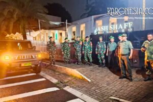 Personil TNI Kodim 0506/Tgr dan Komduk saat melaksanakan patroli malam di Tangerang.
