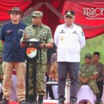 Danrem 052 Wijayakrama memberikan arahan saat apel gelar pasukan aksi bersih lingkungan di Tangsel.