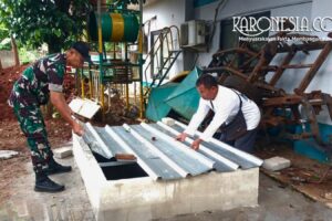 Anggota Koramil 07/Pondok Aren dan aparatur wilayah menyelesaikan pembuatan Lubang Teba Modern untuk pengelolaan sampah organik di Tangerang Selatan.