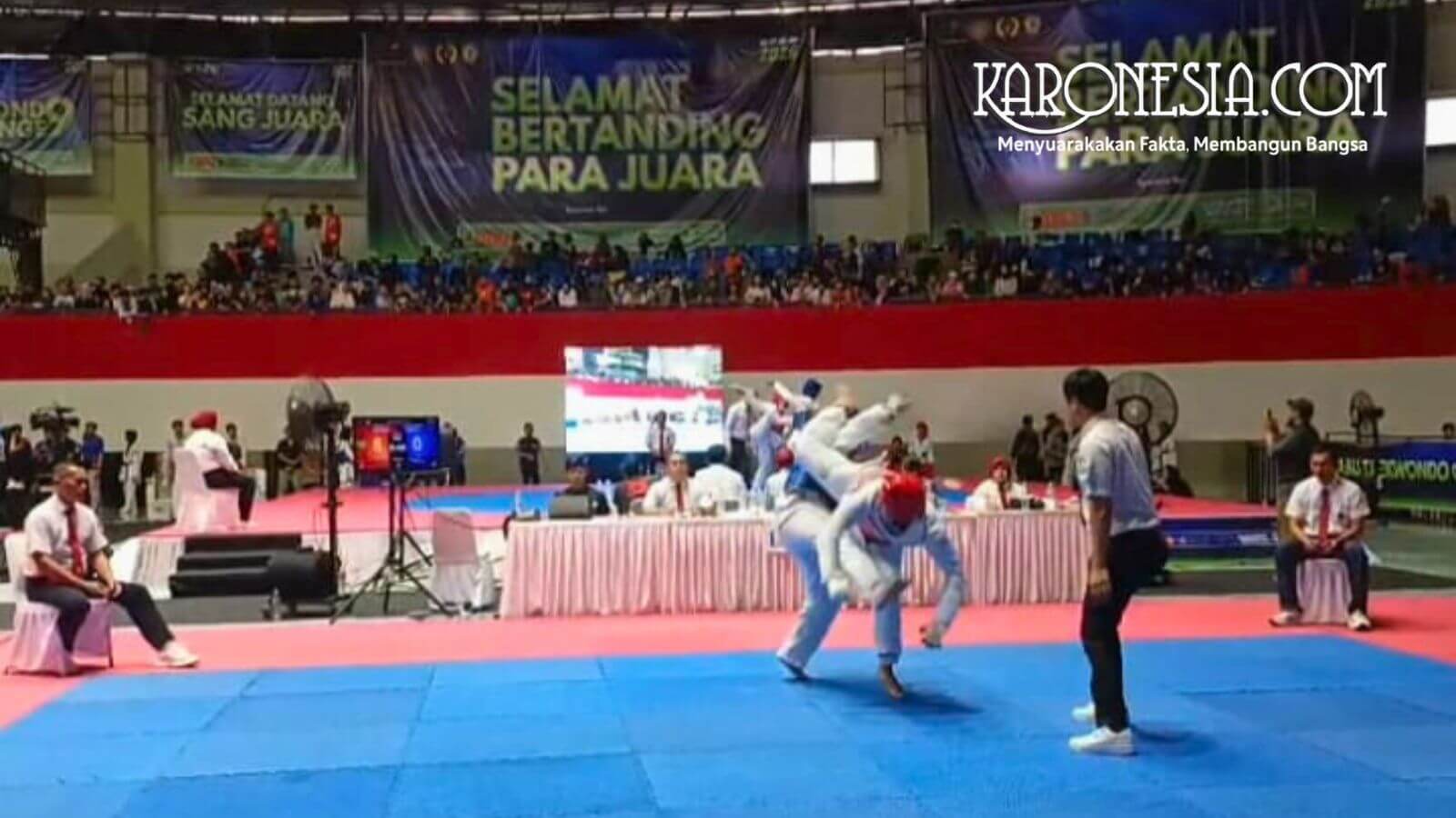 Atlet Taekwondo sedang melakukan teknik tendangan di Prabu Taekwondo Challenge 9.