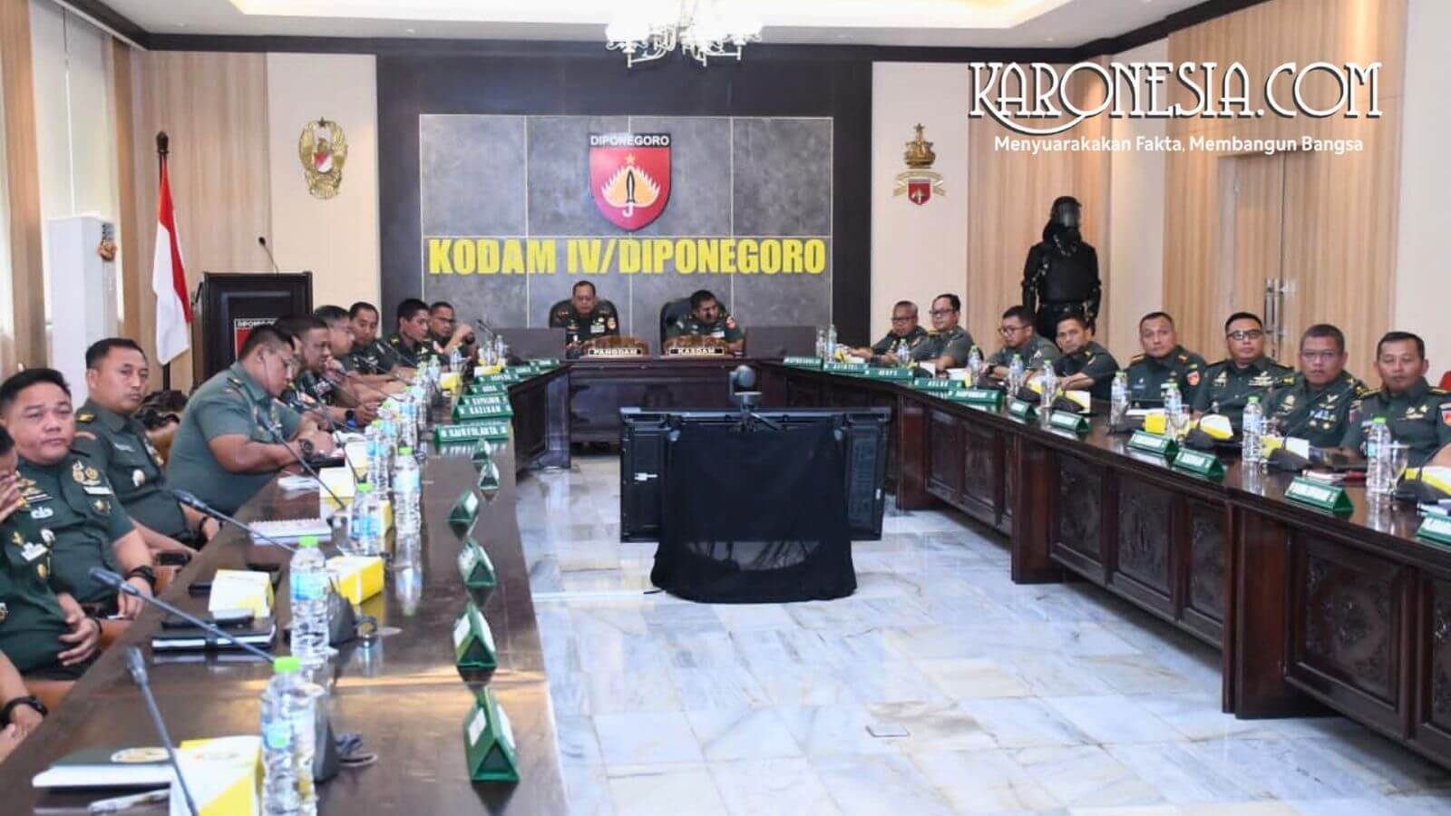 Suasana rapat koordinasi jajaran pejabat Kodam IV Diponegoro membahas progres pembangunan jembatan gantung.