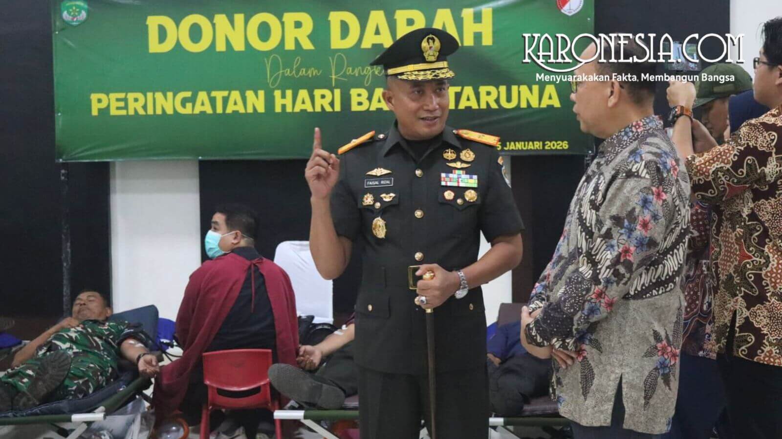 Brigjen TNI Faizal Rizal meninjau kegiatan donor darah dalam rangka Hari Bakti Taruna Korem 052 Wkr.