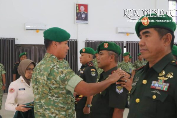 Letkol Arh Sabdo Aji Wibowo memimpin upacara sertijab di Kodim 0509 Bekasi.