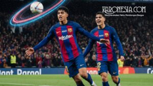 Dua pemain muda Barcelona merayakan gol di lapangan dengan latar penonton penuh saat laga Copa del Rey