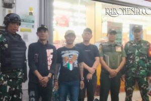 Personel Kodim 0506/Tangerang dan komponen masyarakat saat patroli bersama.