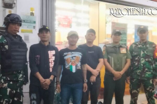 Personel Kodim 0506/Tangerang dan komponen masyarakat saat patroli bersama.