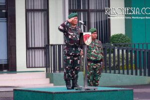 Mayor Inf Suranto memimpin upacara rutin bulanan di halaman Makodim 0507/Bekasi