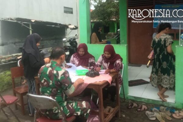 babinsa memantau kegiatan posyandu di Teluknaga untuk pencegahan stunting dan gizi buruk