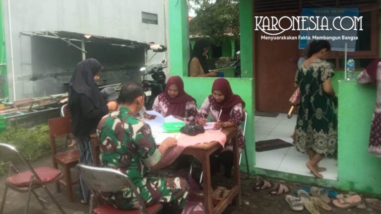 babinsa memantau kegiatan posyandu di Teluknaga untuk pencegahan stunting dan gizi buruk