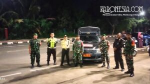 Babinsa melakukan patroli malam bersama Komduk di wilayah Tangerang