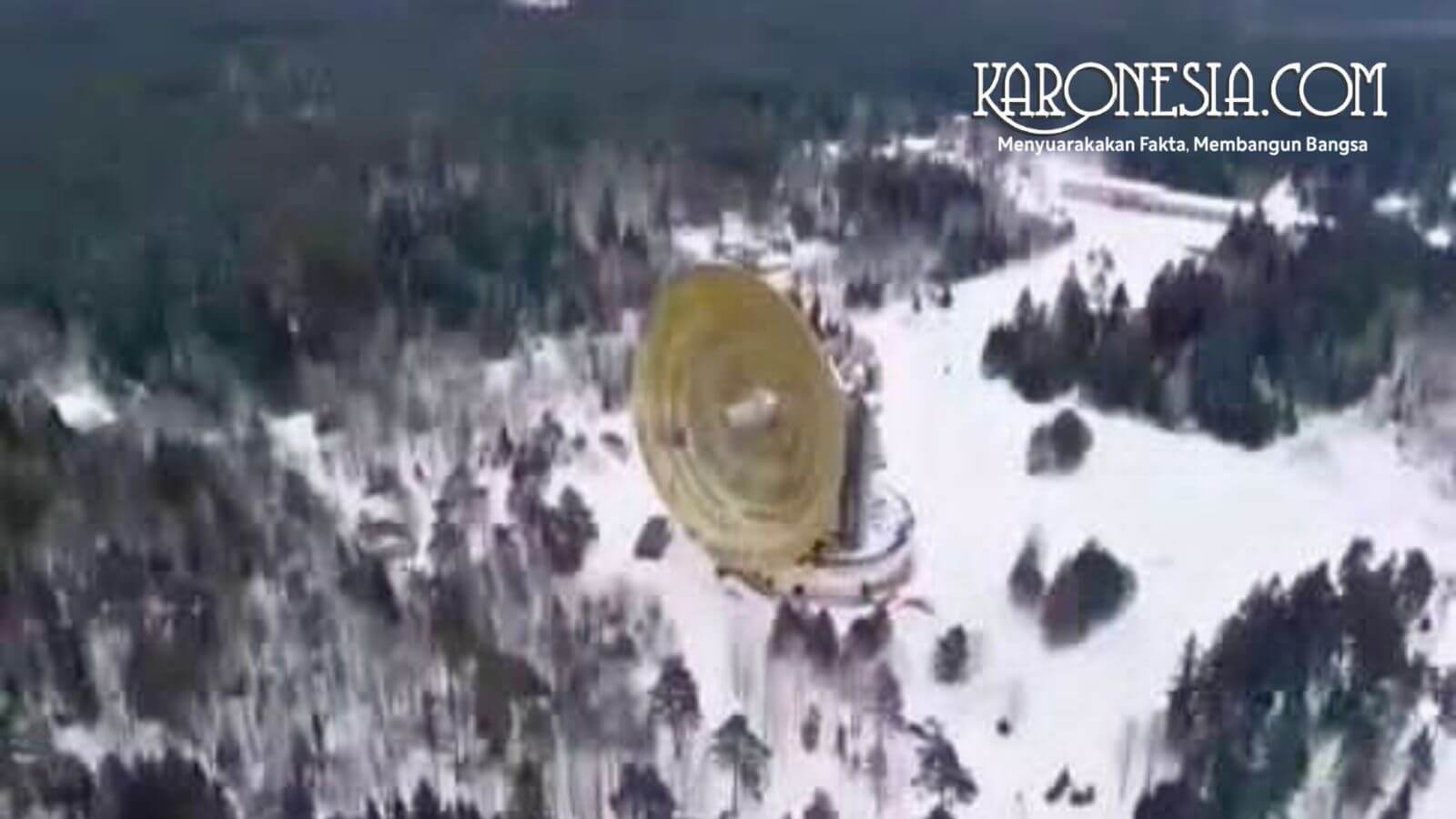 Penampakan antena radar stasiun radio militer di tengah hutan bersalju yang dikaitkan dengan UVB-76 Rusia.