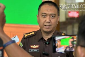 JPU Roy Riadi memberikan keterangan pers terkait sidang korupsi Chromebook Kemendikbudristek.