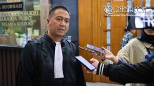 Jaksa Penuntut Umum Roy Riadi memberikan keterangan kepada media usai persidangan korupsi Chromebook di PN Jakarta Pusat.