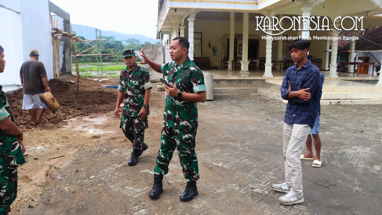Dandim 0807 Tulungagung Letkol Arh Hanny Galih Satrio meninjau lokasi pembangunan KDKMP.