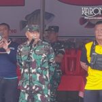 Mayor Inf Tarsan memberikan pernyataan.